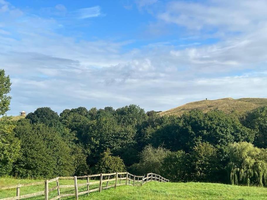 Spacious In Idyllic Spot *